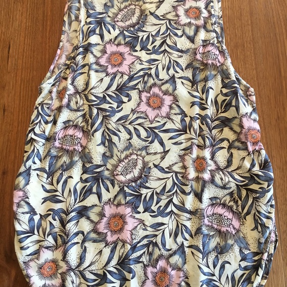 H&M floral tank - Picture 2 of 4